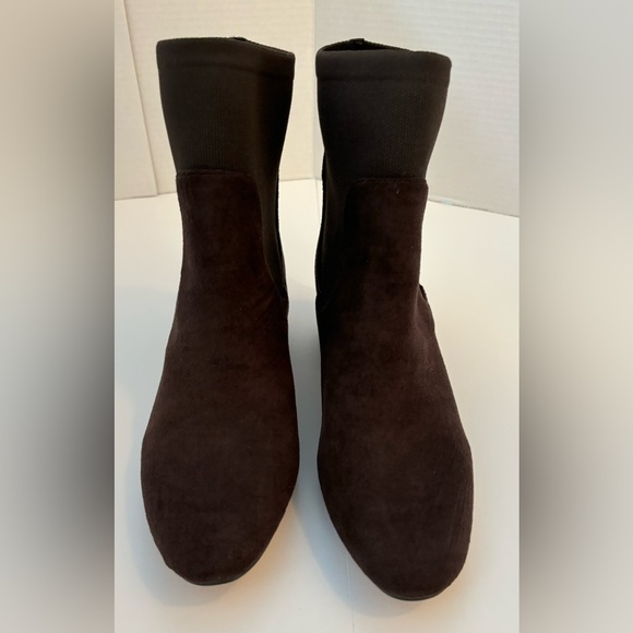 Cushionaire Women Brown Romi Block Heel Slip-On Ankle Boots Size 8 Fall Winter - Picture 1 of 15